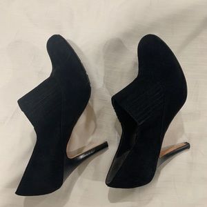 Cole Hahn bootie size 8.5 B black suede